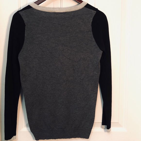 ⭐️5/$25 | CYRUS | Flattering Deep V-neck Sweater | Small - Picture 2 of 3